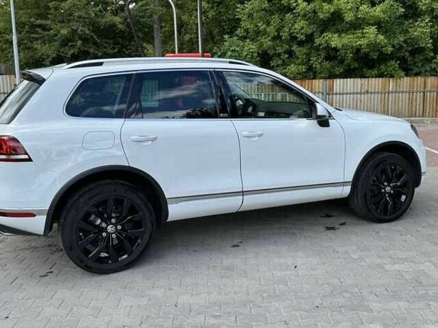 Белый Фольксваген Туарег, объемом двигателя 3 л и пробегом 110 тыс. км за 22000 $, фото 6 на Automoto.ua