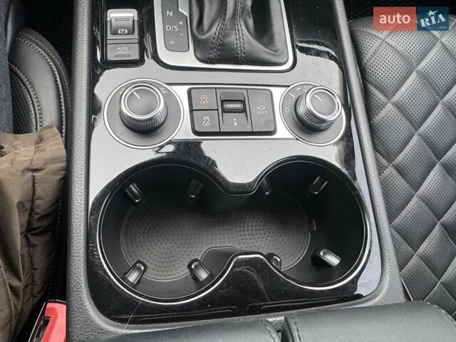 Белый Фольксваген Туарег, объемом двигателя 2.97 л и пробегом 215 тыс. км за 27900 $, фото 10 на Automoto.ua