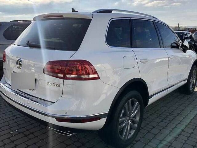 Белый Фольксваген Туарег, объемом двигателя 3 л и пробегом 136 тыс. км за 23000 $, фото 7 на Automoto.ua