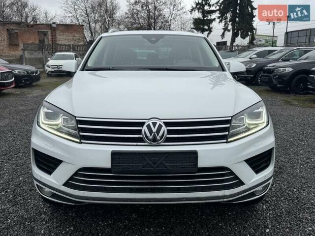 Белый Фольксваген Туарег, объемом двигателя 2.97 л и пробегом 215 тыс. км за 27900 $, фото 70 на Automoto.ua