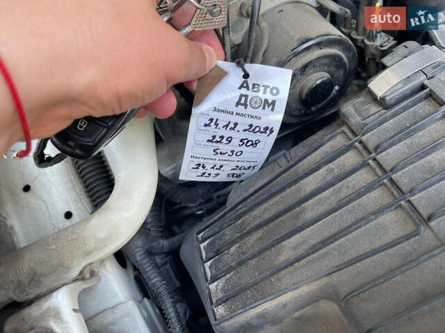 Белый Фольксваген Туарег, объемом двигателя 2.97 л и пробегом 237 тыс. км за 28500 $, фото 45 на Automoto.ua