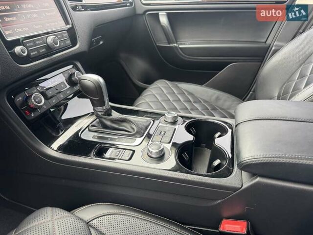 Белый Фольксваген Туарег, объемом двигателя 2.97 л и пробегом 215 тыс. км за 27900 $, фото 17 на Automoto.ua