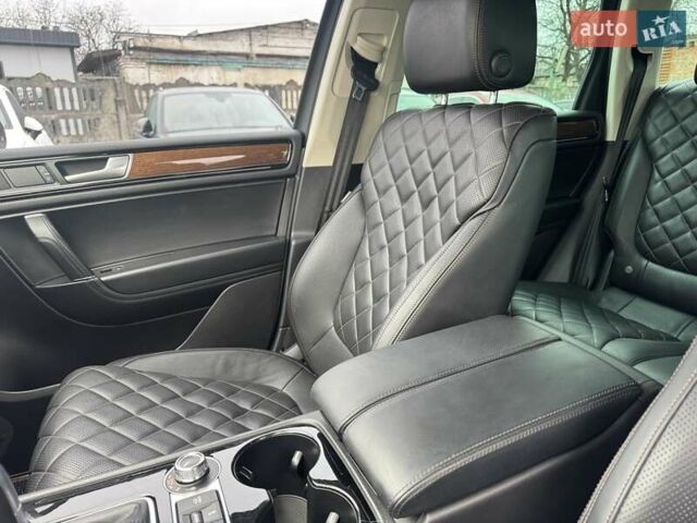 Белый Фольксваген Туарег, объемом двигателя 2.97 л и пробегом 215 тыс. км за 27900 $, фото 16 на Automoto.ua