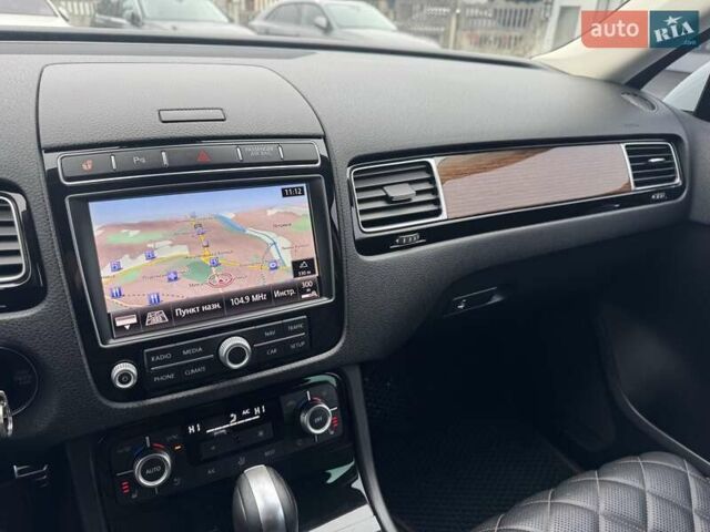 Белый Фольксваген Туарег, объемом двигателя 2.97 л и пробегом 215 тыс. км за 27900 $, фото 14 на Automoto.ua