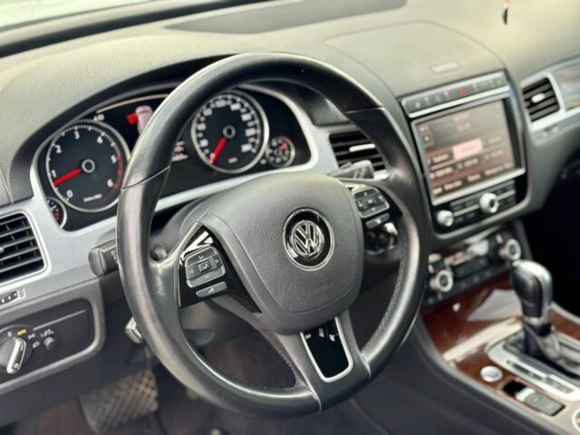 Білий Фольксваген Туарег, об'ємом двигуна 3 л та пробігом 180 тис. км за 29500 $, фото 9 на Automoto.ua