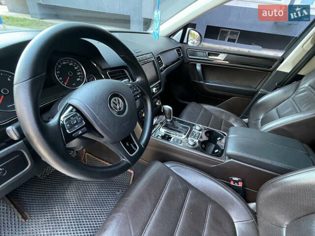 Белый Фольксваген Туарег, объемом двигателя 2.97 л и пробегом 237 тыс. км за 28500 $, фото 28 на Automoto.ua