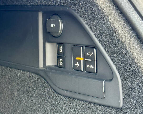 Білий Фольксваген Туарег, об'ємом двигуна 3 л та пробігом 229 тис. км за 32600 $, фото 38 на Automoto.ua