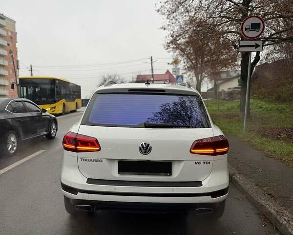 Белый Фольксваген Туарег, объемом двигателя 2.97 л и пробегом 161 тыс. км за 33000 $, фото 13 на Automoto.ua