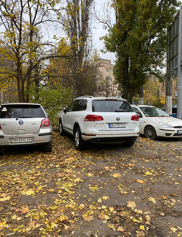 Білий Фольксваген Туарег, об'ємом двигуна 2.97 л та пробігом 57 тис. км за 45000 $, фото 1 на Automoto.ua