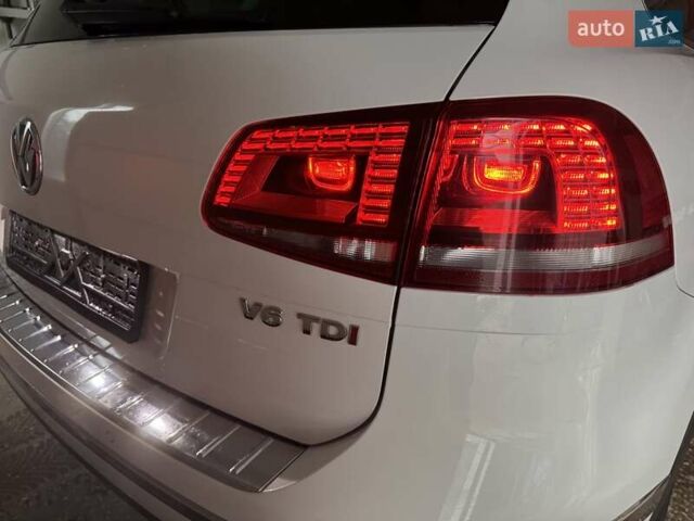 Белый Фольксваген Туарег, объемом двигателя 2.97 л и пробегом 215 тыс. км за 27900 $, фото 88 на Automoto.ua
