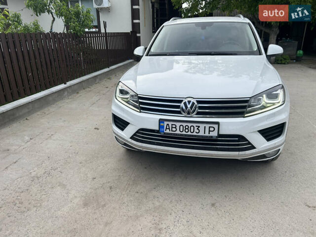 Белый Фольксваген Туарег, объемом двигателя 2.97 л и пробегом 292 тыс. км за 29900 $, фото 2 на Automoto.ua
