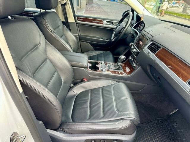 Білий Фольксваген Туарег, об'ємом двигуна 3 л та пробігом 180 тис. км за 29500 $, фото 20 на Automoto.ua