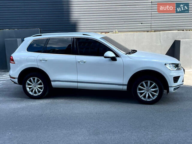 Белый Фольксваген Туарег, объемом двигателя 2.97 л и пробегом 237 тыс. км за 28500 $, фото 23 на Automoto.ua