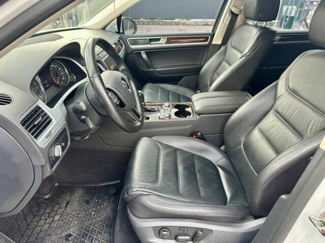 Білий Фольксваген Туарег, об'ємом двигуна 3 л та пробігом 180 тис. км за 29500 $, фото 12 на Automoto.ua