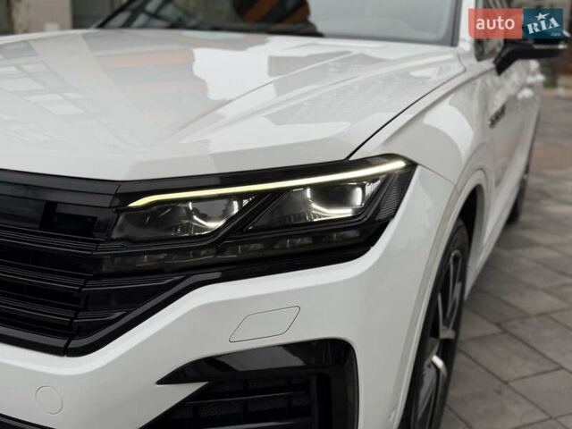 Білий Фольксваген Туарег, об'ємом двигуна 3 л та пробігом 151 тис. км за 45700 $, фото 7 на Automoto.ua