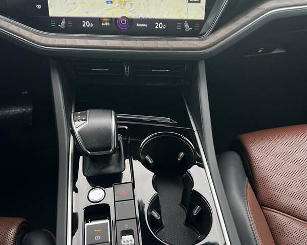 Белый Фольксваген Туарег, объемом двигателя 2.97 л и пробегом 129 тыс. км за 44900 $, фото 31 на Automoto.ua