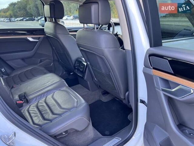 Белый Фольксваген Туарег, объемом двигателя 2.97 л и пробегом 252 тыс. км за 47000 $, фото 31 на Automoto.ua