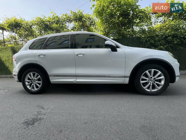 Белый Фольксваген Туарег, объемом двигателя 2.97 л и пробегом 127 тыс. км за 35800 $, фото 11 на Automoto.ua