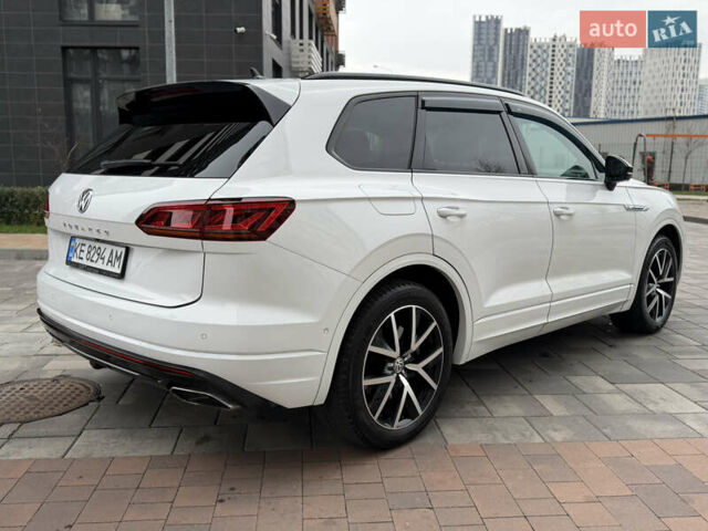 Білий Фольксваген Туарег, об'ємом двигуна 3 л та пробігом 151 тис. км за 45700 $, фото 10 на Automoto.ua