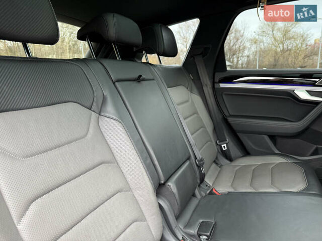 Белый Фольксваген Туарег, объемом двигателя 2.97 л и пробегом 166 тыс. км за 47999 $, фото 35 на Automoto.ua