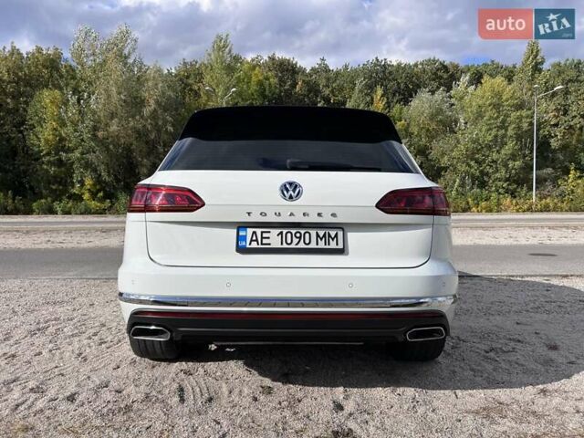 Белый Фольксваген Туарег, объемом двигателя 2.97 л и пробегом 252 тыс. км за 47000 $, фото 7 на Automoto.ua