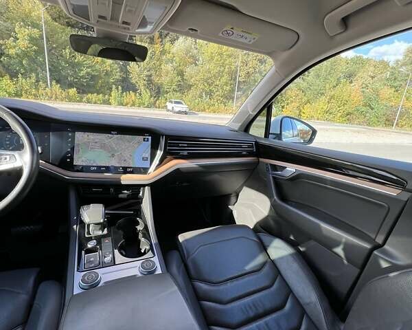 Белый Фольксваген Туарег, объемом двигателя 2.97 л и пробегом 252 тыс. км за 47000 $, фото 24 на Automoto.ua