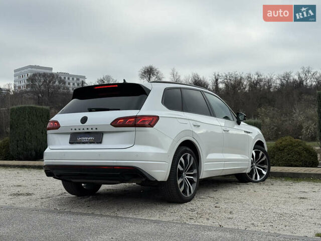 Белый Фольксваген Туарег, объемом двигателя 2.97 л и пробегом 166 тыс. км за 47999 $, фото 9 на Automoto.ua