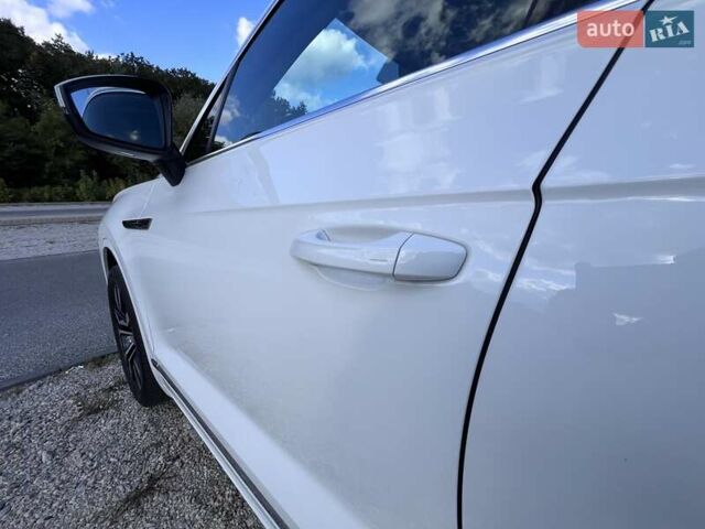 Белый Фольксваген Туарег, объемом двигателя 2.97 л и пробегом 252 тыс. км за 47000 $, фото 42 на Automoto.ua