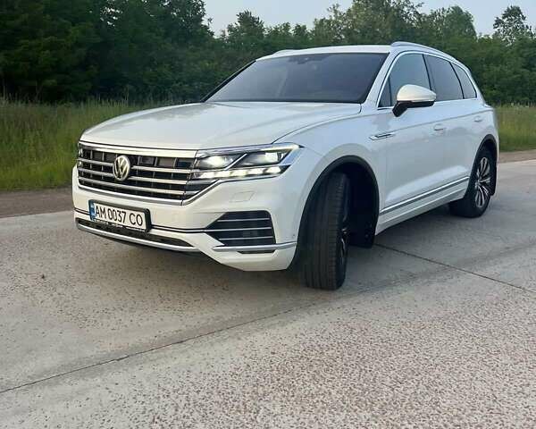 Белый Фольксваген Туарег, объемом двигателя 2.97 л и пробегом 250 тыс. км за 39800 $, фото 9 на Automoto.ua