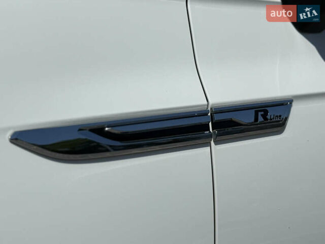 Белый Фольксваген Туарег, объемом двигателя 2.97 л и пробегом 199 тыс. км за 46200 $, фото 5 на Automoto.ua