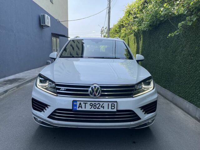 Білий Фольксваген Туарег, об'ємом двигуна 3 л та пробігом 126 тис. км за 36500 $, фото 1 на Automoto.ua