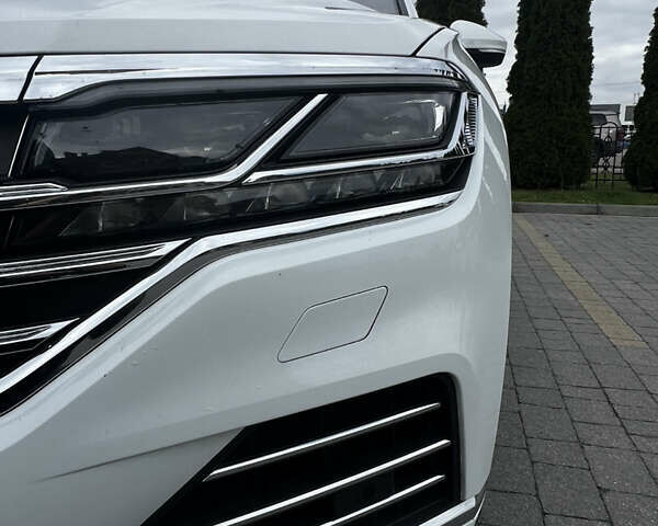 Белый Фольксваген Туарег, объемом двигателя 2.97 л и пробегом 129 тыс. км за 44900 $, фото 3 на Automoto.ua