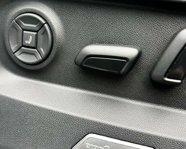 Белый Фольксваген Туарег, объемом двигателя 2.97 л и пробегом 129 тыс. км за 44900 $, фото 28 на Automoto.ua