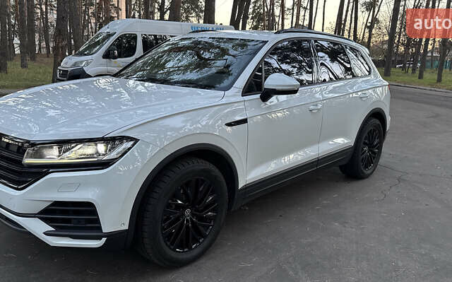 Белый Фольксваген Туарег, объемом двигателя 2.99 л и пробегом 115 тыс. км за 37500 $, фото 8 на Automoto.ua