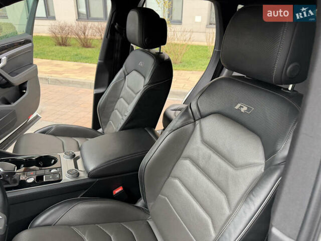 Білий Фольксваген Туарег, об'ємом двигуна 3 л та пробігом 151 тис. км за 45700 $, фото 19 на Automoto.ua