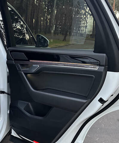 Белый Фольксваген Туарег, объемом двигателя 2.99 л и пробегом 115 тыс. км за 37500 $, фото 23 на Automoto.ua