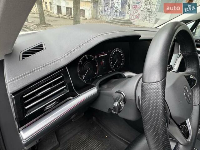 Білий Фольксваген Туарег, об'ємом двигуна 2.97 л та пробігом 240 тис. км за 42500 $, фото 10 на Automoto.ua