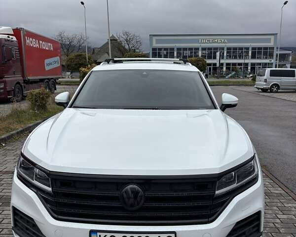Белый Фольксваген Туарег, объемом двигателя 2.97 л и пробегом 210 тыс. км за 42000 $, фото 7 на Automoto.ua
