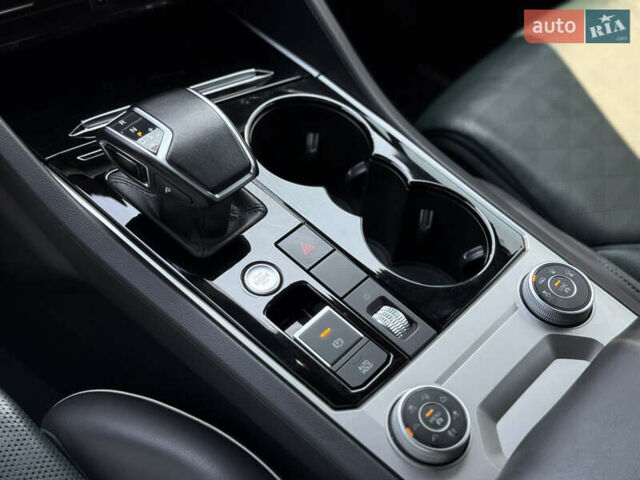 Белый Фольксваген Туарег, объемом двигателя 2.97 л и пробегом 199 тыс. км за 46200 $, фото 48 на Automoto.ua