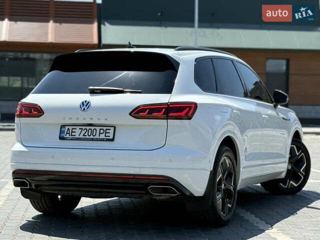 Белый Фольксваген Туарег, объемом двигателя 2.97 л и пробегом 199 тыс. км за 46200 $, фото 3 на Automoto.ua