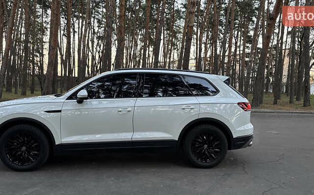 Белый Фольксваген Туарег, объемом двигателя 2.99 л и пробегом 115 тыс. км за 37500 $, фото 14 на Automoto.ua