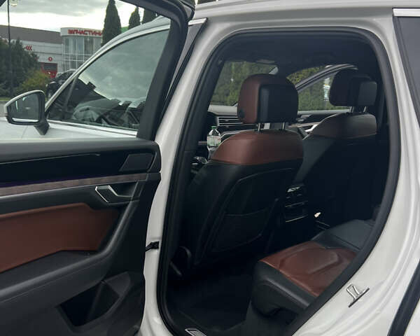 Белый Фольксваген Туарег, объемом двигателя 2.97 л и пробегом 129 тыс. км за 44900 $, фото 19 на Automoto.ua