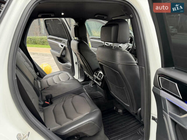 Білий Фольксваген Туарег, об'ємом двигуна 3 л та пробігом 151 тис. км за 45700 $, фото 26 на Automoto.ua