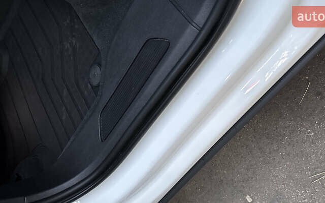 Белый Фольксваген Туарег, объемом двигателя 2.99 л и пробегом 115 тыс. км за 37500 $, фото 20 на Automoto.ua