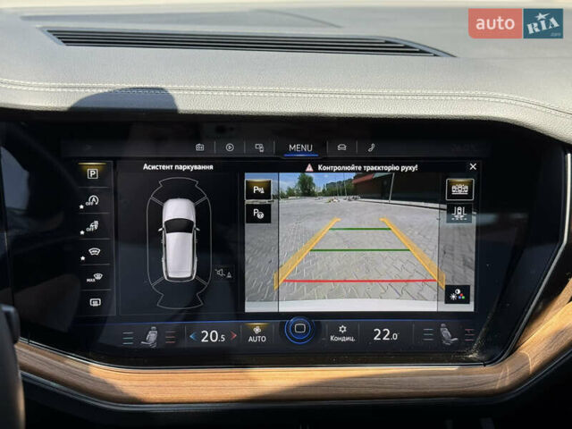 Белый Фольксваген Туарег, объемом двигателя 2.97 л и пробегом 199 тыс. км за 46200 $, фото 42 на Automoto.ua