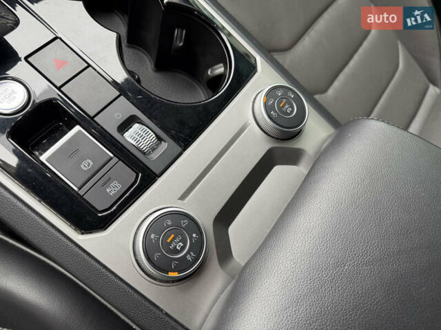 Білий Фольксваген Туарег, об'ємом двигуна 3 л та пробігом 151 тис. км за 45700 $, фото 38 на Automoto.ua