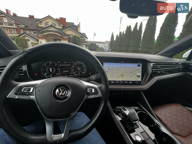 Белый Фольксваген Туарег, объемом двигателя 2.97 л и пробегом 129 тыс. км за 44900 $, фото 32 на Automoto.ua