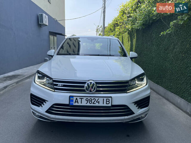 Белый Фольксваген Туарег, объемом двигателя 2.97 л и пробегом 127 тыс. км за 35800 $, фото 2 на Automoto.ua