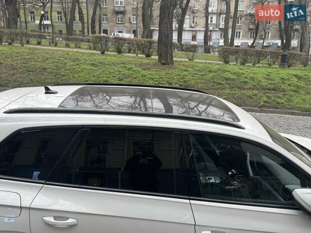 Білий Фольксваген Туарег, об'ємом двигуна 2.97 л та пробігом 240 тис. км за 42500 $, фото 2 на Automoto.ua