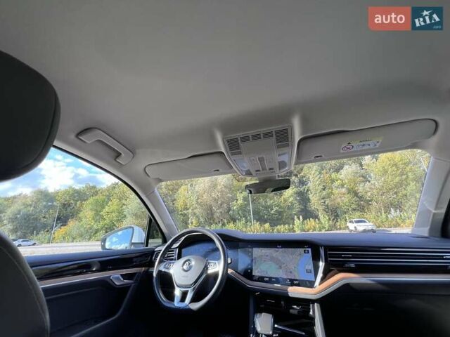 Белый Фольксваген Туарег, объемом двигателя 2.97 л и пробегом 252 тыс. км за 47000 $, фото 26 на Automoto.ua